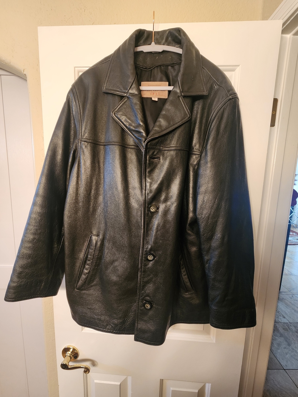 Men's Classic GUESS Black Leather Jacket Large!